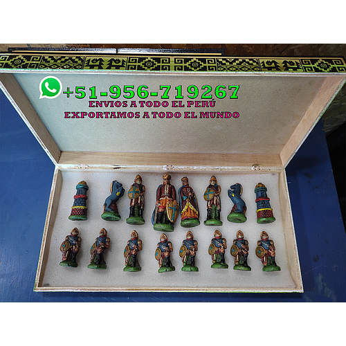 CAJA O TABLERO DE AJEDREZ 26X26 INCAS VS ESPAÑOLES CON FICHAS DE MADERA